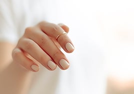 Manchas en las uñas y otras señales que advierten  que no están sanas