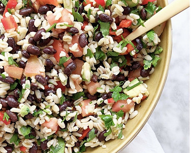 Ensalada de trigo tierno y frijoles: un plato veraniego y nutritivo