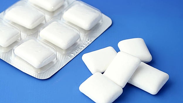 Algunos chicles sin azúcar contienen aspartamo.
