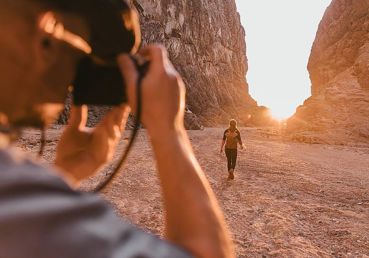 ¿Qué distingue a una pareja de un par de amigos?