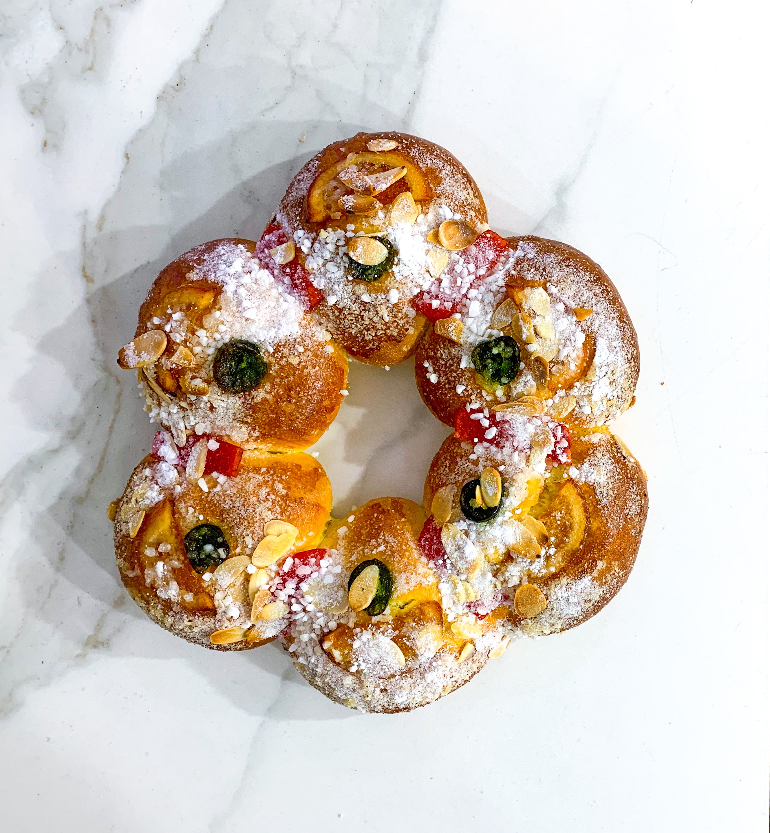 No es Navidad sin roscón de Reyes, y el de Fran Segura (29 euros) tienen los ingredientes perfectos para convertirlo en uno de los más sabrosos del país.