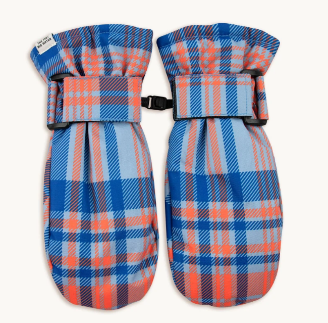 Estos guantes de The Tiny Big Sister son el regalo perfecto para los amantes de esta temporada fría llena de deportes. 