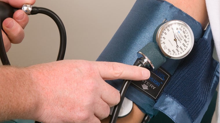 ¿Tensión alta? Estos son los alimentos que aconseja una nutricionista para bajar la presión arterial