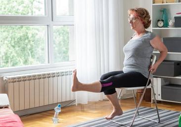 Este es el músculo que deberías fortalecer si quieres adelgazar: se puede ejercitar sentado