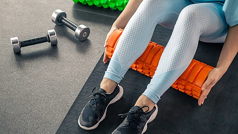 El 'foam roller', un rodillo de espuma que se usa con supuestos fines beneficiosos.