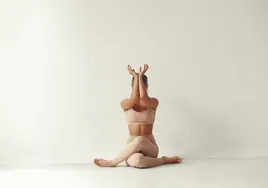 Seis posturas de yoga para conectar con el cuerpo y redescubrir la energía interior