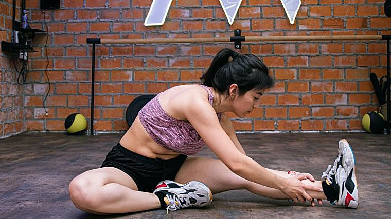 El método japonés para reducir el tamaño de los muslos que puede hacerse a cualquier edad