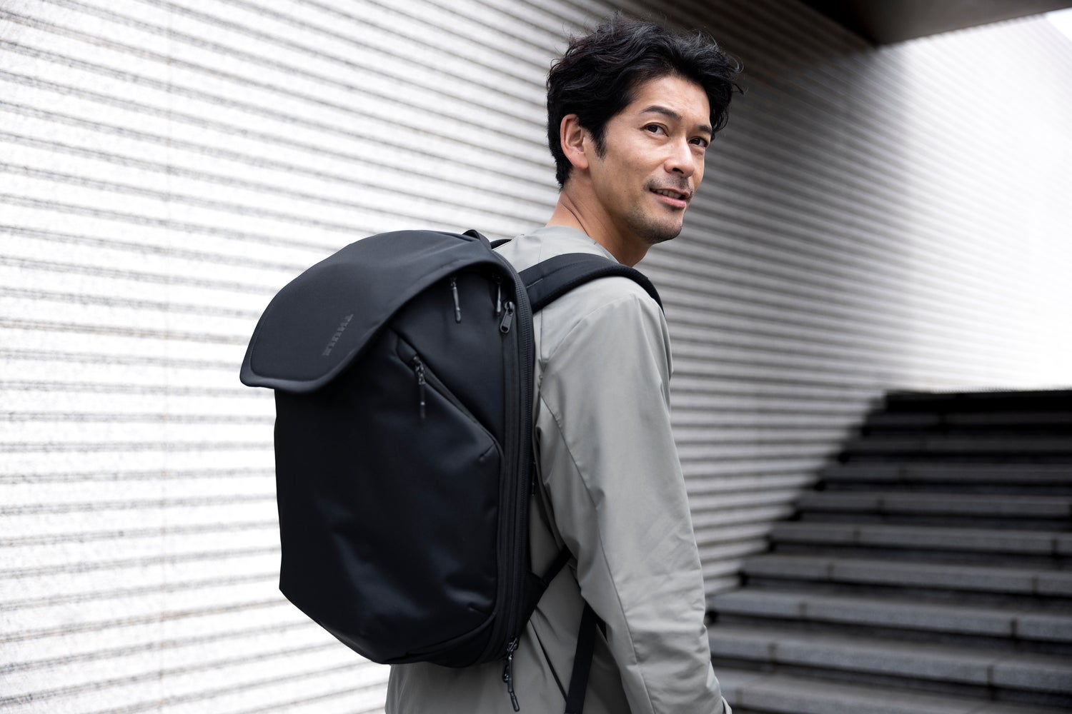 Thule Subterra 2 tiene una organización bien pensada y características versátiles para adaptarse a diferentes actividades y al mismo tiempo maximizar el espacio de embalaje.