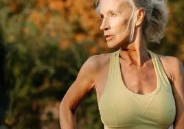 El ejercicio recomendado para personas de 50 años: fortalece el corazón, tonifica brazos y piernas y ayuda a quemar calorías