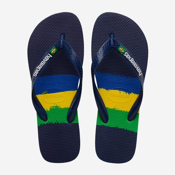 En todos los armarios encontramos un par de chanclas, necesarias para  el verano, para los deportes acuáticos y para acompañarnos en el baño del gimnasio.