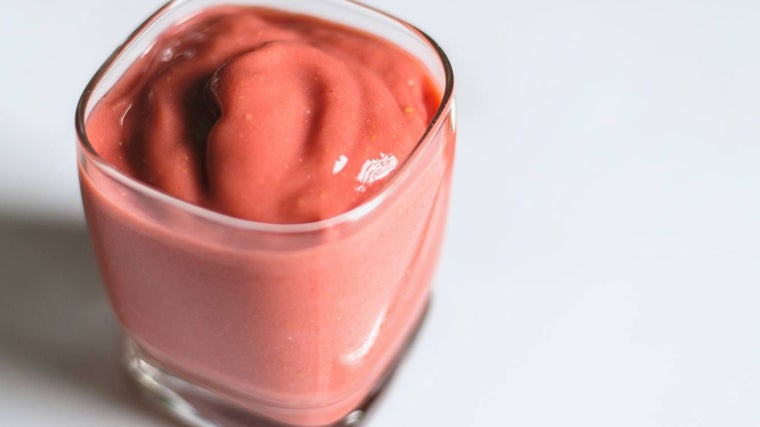 Granizado cremoso de frutos rojos.