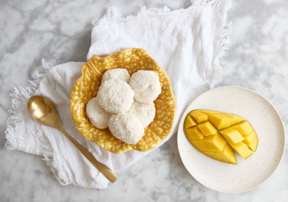 Bocaditos de mango y coco.