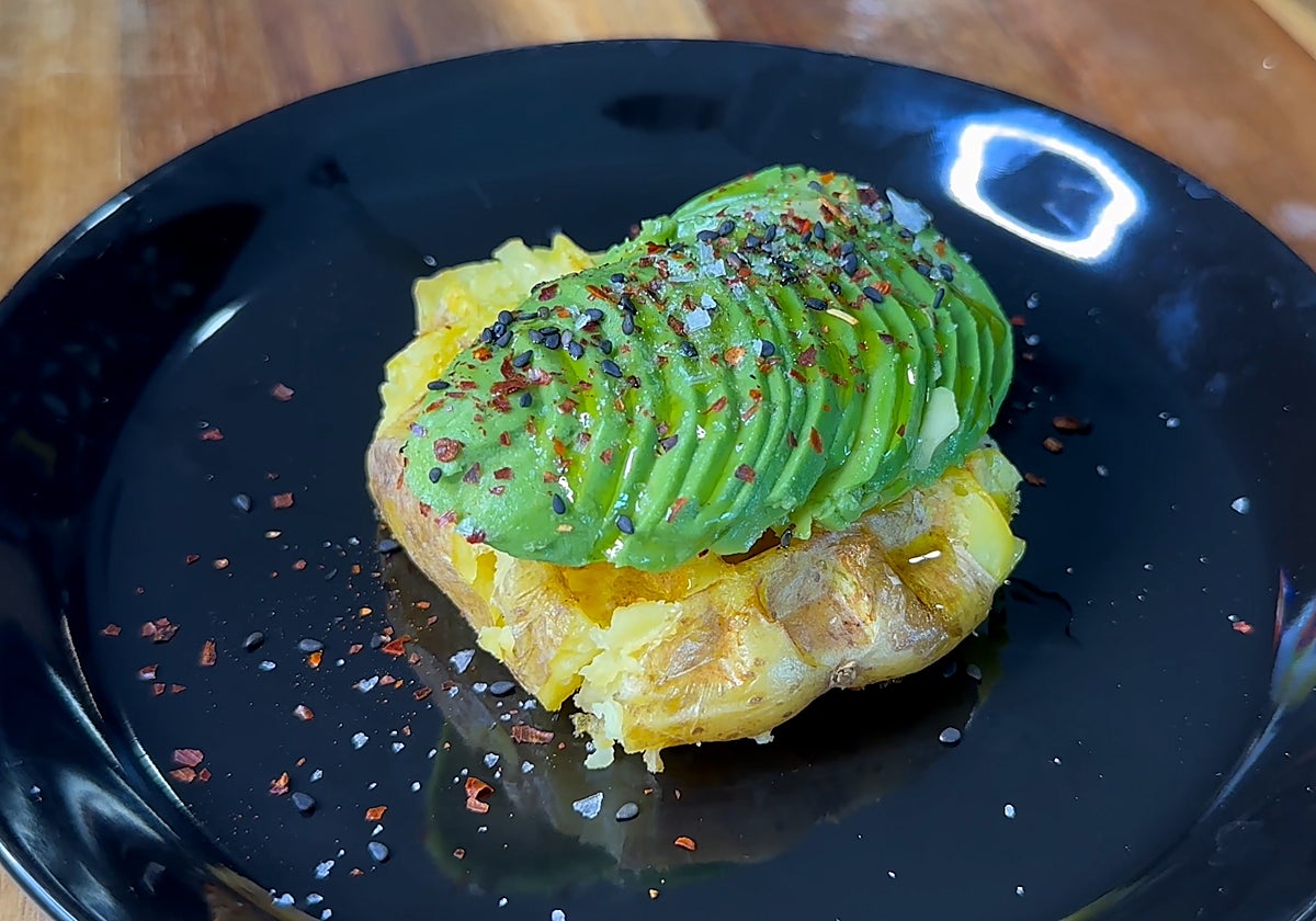 Así se prepara este gofre de patata.