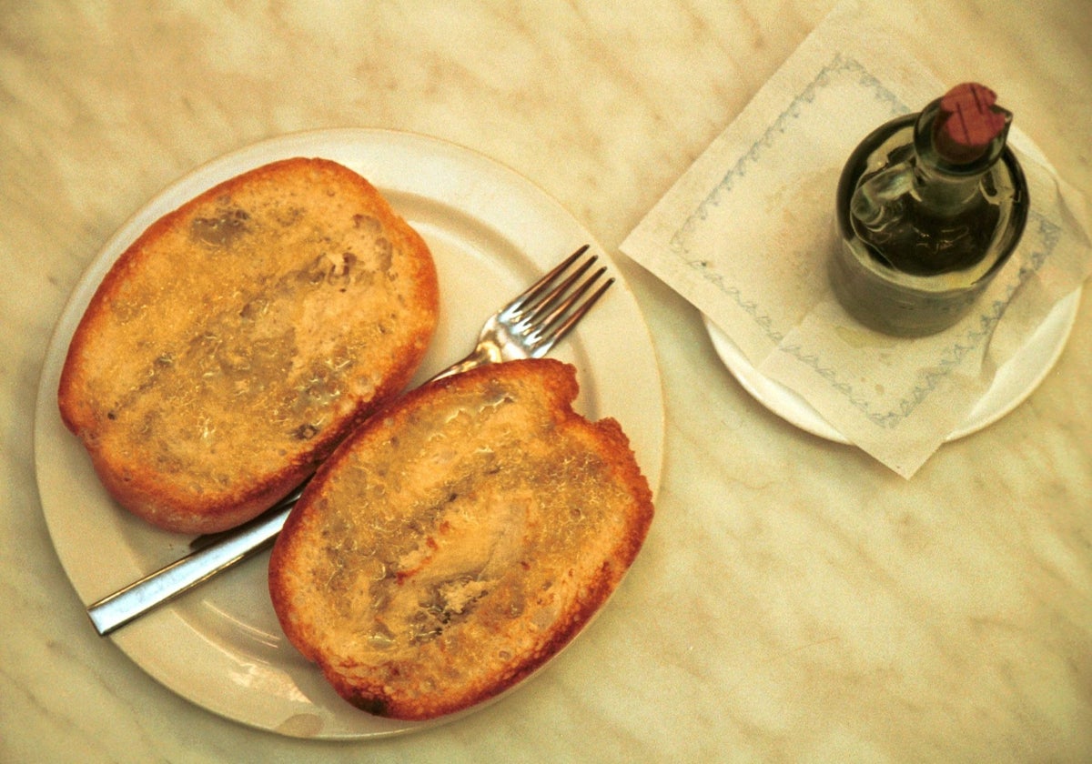 Tostadas con aceite, un clásico de los desayunos