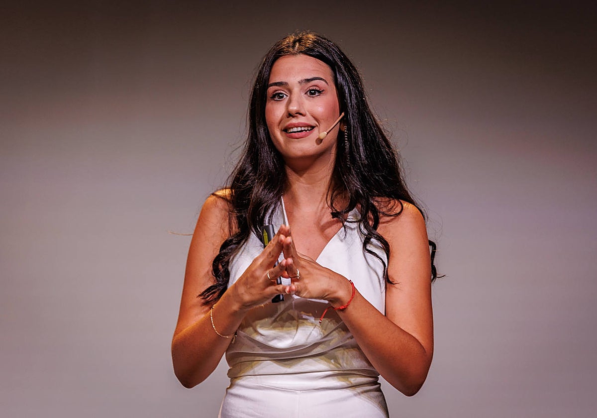 Sandra Moñino, durante el evento 'Adiós a la inflamación' en el Teatro Alcázar de Madrid, el pasado 5 de octubre.