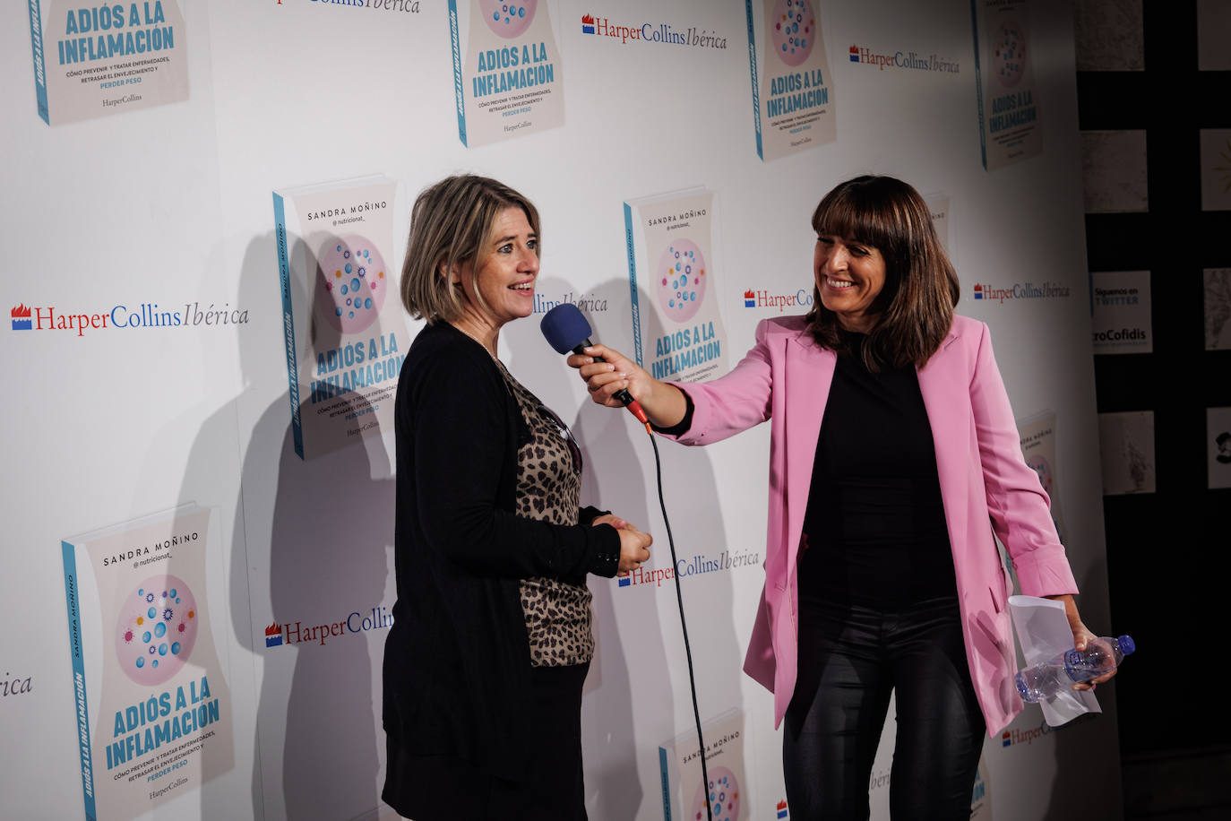 Algunas de las asistentes al evento 'Adiós a la inflamación' se animaron a dejar un mensaje a Sandra Moñino e incluso a contar su experiencia con lo aprendido gracias a la labor de divulgación que la nutricionista hace en las redes sociales. 