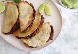 Tacos de alubias negras: la receta saciante y nutritiva perfecta para el otoño