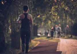 Los efectos no deseados del entrenamiento aeróbico desmedido en el cuerpo de la mujer