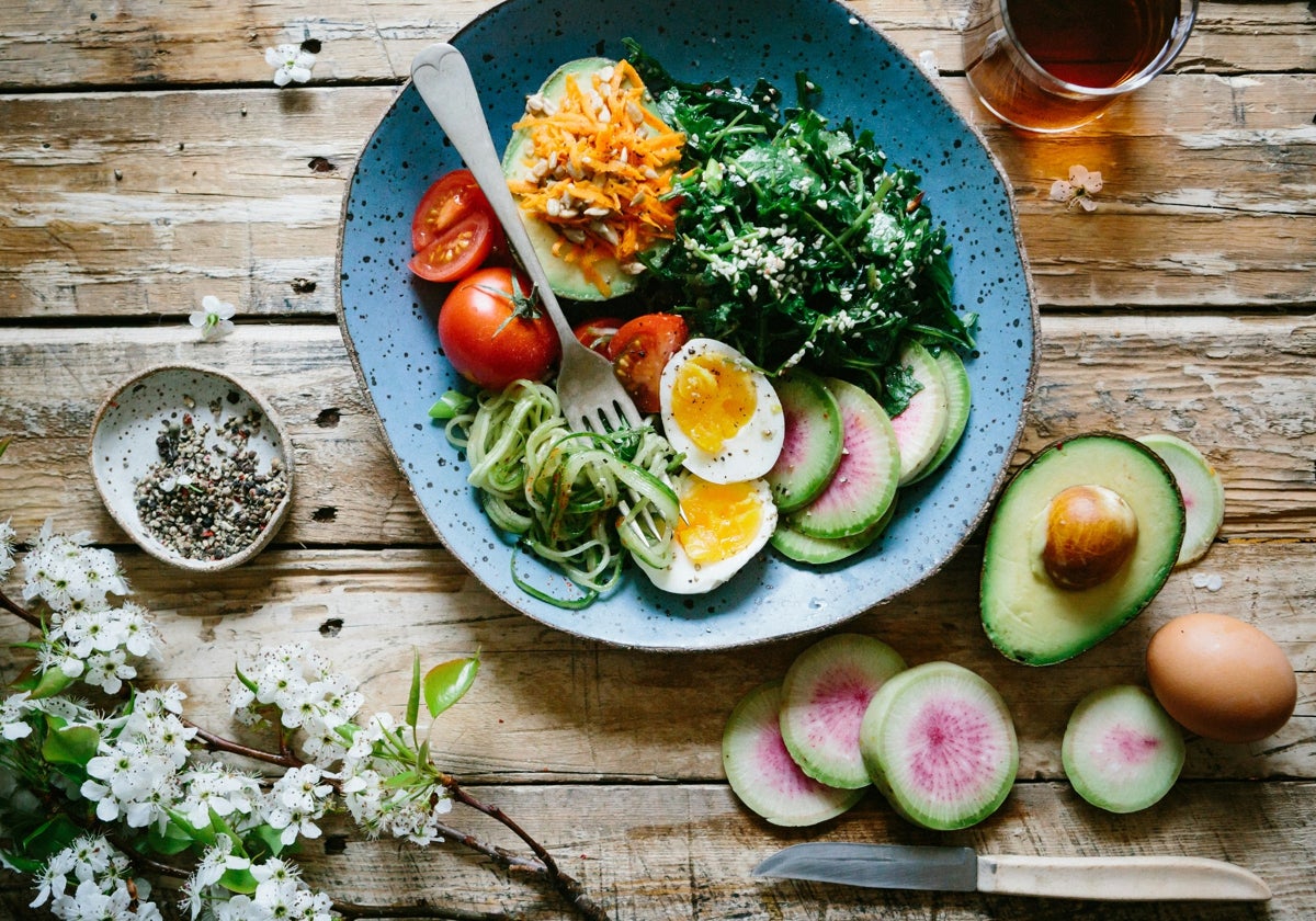 Quiero ponerme a dieta: ¿Acudo a un dietista o a un nutricionista?