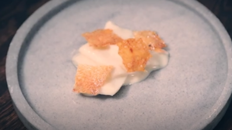 Pimientos rojos rellenos de brandada de bacalao.