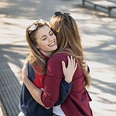 Los abrazos calman: cuánto tiempo debe durar para notar sus beneficios