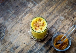 Golden milk: verdades y mentiras sobre la bebida con cúrcuma de moda