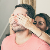 Cómo evitar estafas en el amor y qué perfil es más común que caiga en los engaños