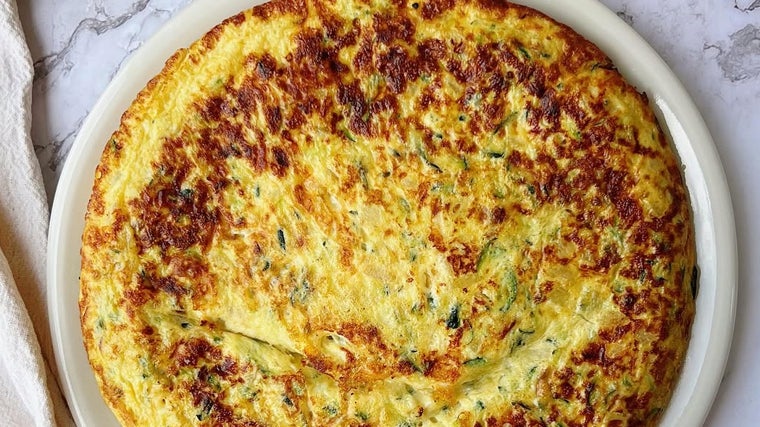 Tortilla de calabacín y queso.