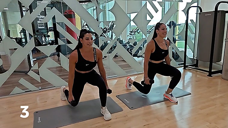 Los ejercicios que reducen la grasa que se acumula en las rodillas y afea las piernas