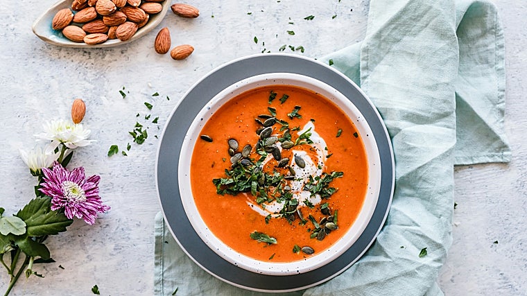 Ideas de sopas frías y gazpachos nutritivos y saludables para refrescarse en verano