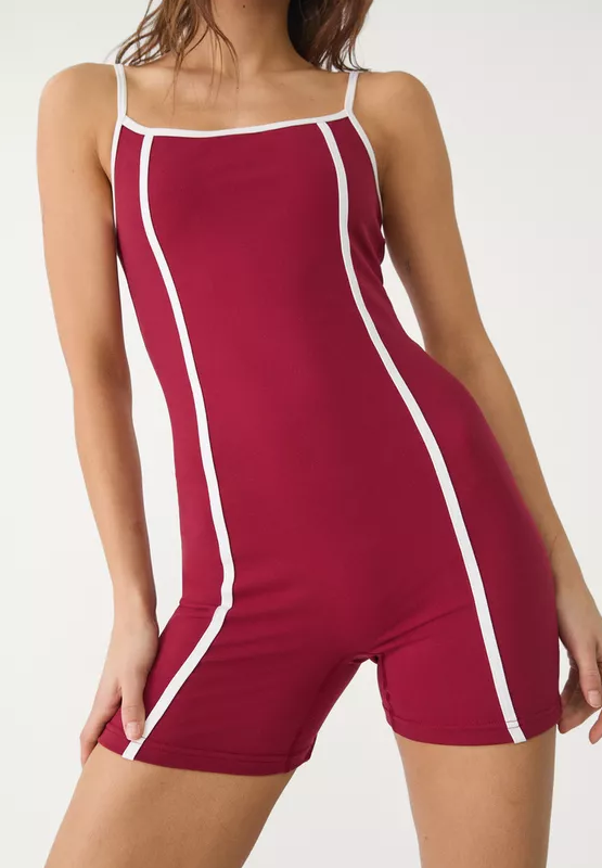 Mono corto con contraste perfecto para cualquier ejercicio, Disponible en Stradivarius por 15,99 euros (antes por 22,99 euros).