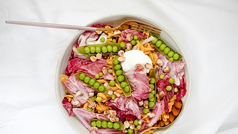 Hay que seguir una alimentación rica en vegetales.