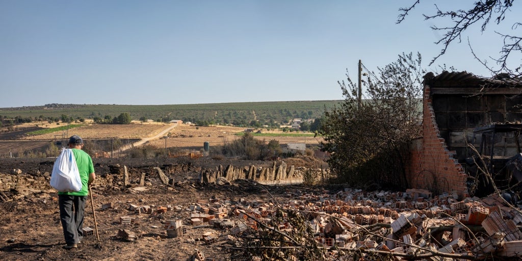 Psicólogos de emergencias en primera línea de los incendios: «Lo más difícil de combatir es el efecto de los bulos sobre los afectados»