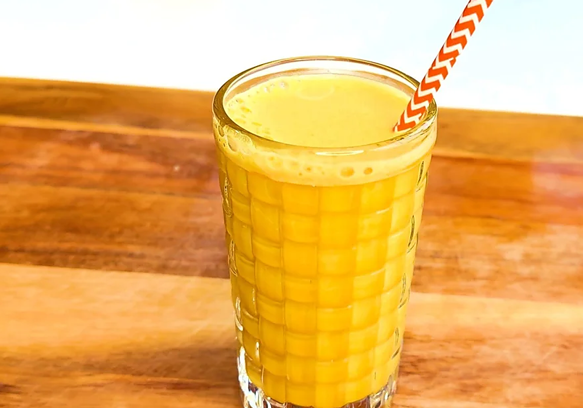 Así se prepara el cúrcuma 'latte' con avena.