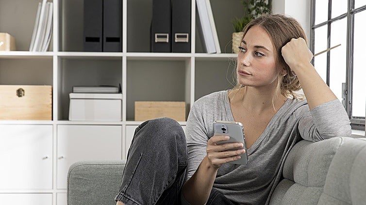 Marian Rojas Estapé, psiquiatra: «Procrastinar es un problema emocional. Tu cerebro no está evitando la tarea, sino cómo te hace sentir»