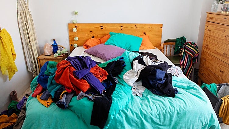 Alfonso Ruiz, doctor por Oxford, sobre el desorden: «Tu habitación no es solo un lugar, es un espejo silencioso de cómo habitas tu vida»