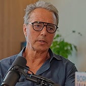 Dan Buettner, experto en longevidad: «El año más peligroso de tu vida adulta es el año en que te jubilas»