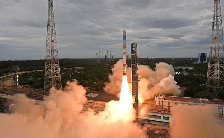 India pierde dos satélites por el desvío en el lanzamiento de su nuevo cohete