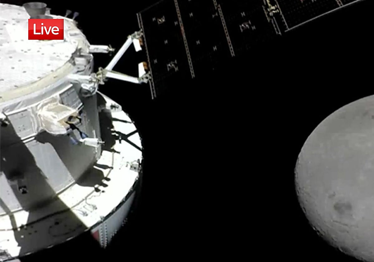 En directo: primer sobrevuelo lunar de la cápsula Orion