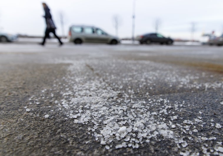 ¿Por qué se echa sal a las carreteras cuando nieva?