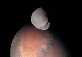 Captan por primera vez de cerca a Deimos, la misteriosa luna de Marte