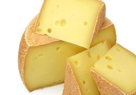 ¿Por qué algunos quesos tienen agujeros?