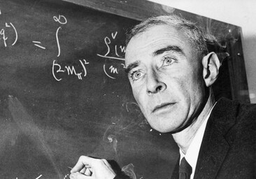 Oppenheimer, el brillante científico que protagonizó el horror nuclear