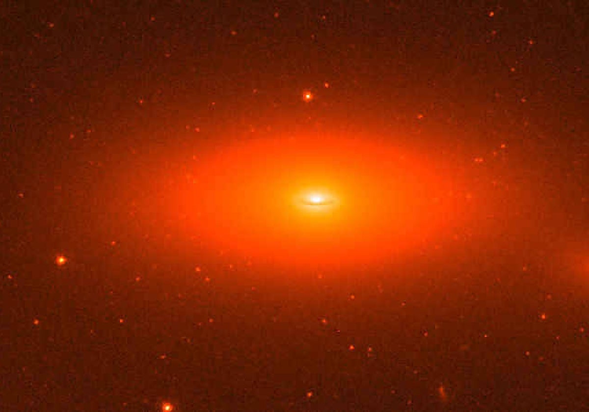 Imagen de la galaxia NGC 1277 tomada por el Telescopio Espacial Hubble