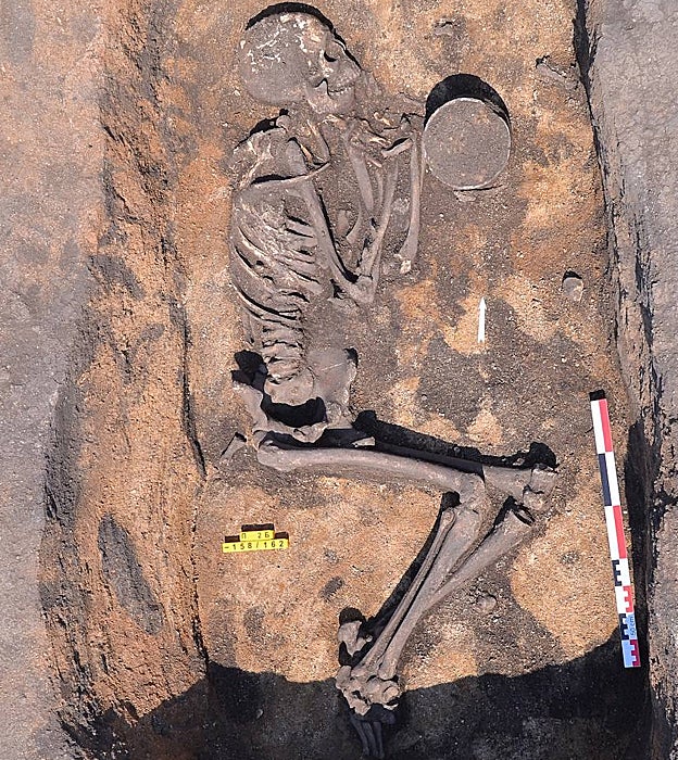 Tumba de uno de los seis hermanos de los que nacen todas las ramas