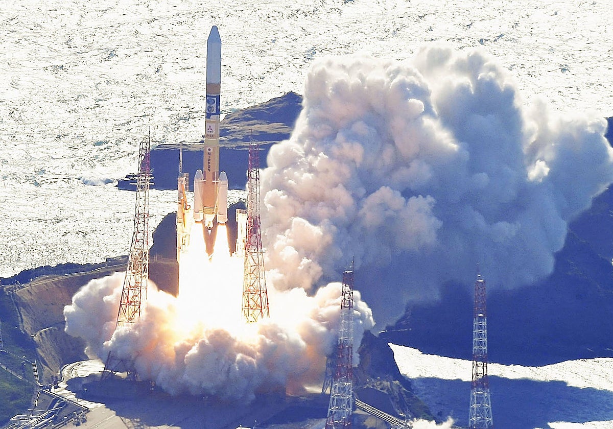 Imagen del lanzamiento de la misión Moon Sniper desde Tanegashima (Japón)