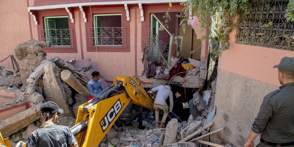 Experts expect a strong aftershock in the next few hours
