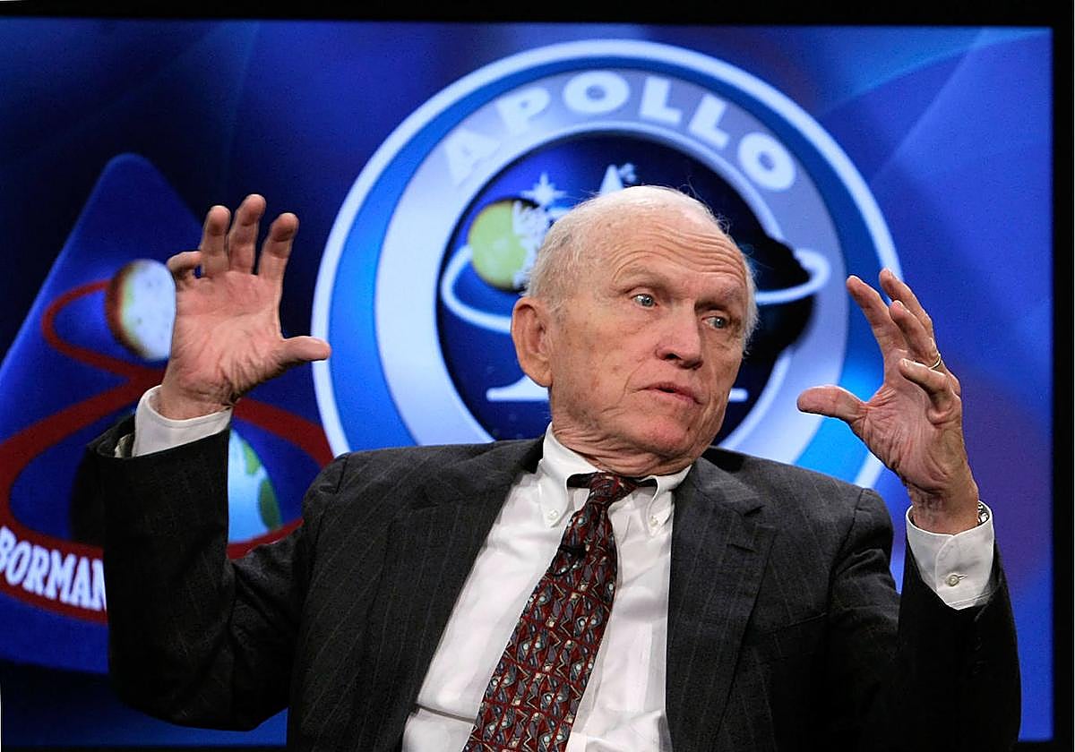 Frank Borman, astronauta durante una charla de la NASA