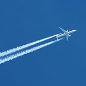 ¿Por qué los aviones dejan una estela blanca?