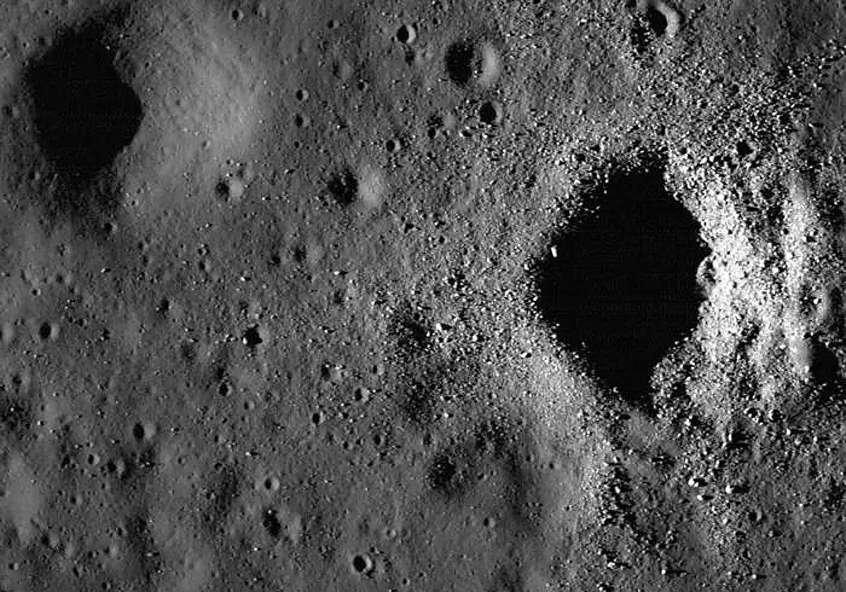 Un cráter de reciente creación en Oceanus Procellarum, en el hemisferio norte de la cara visible de la Luna